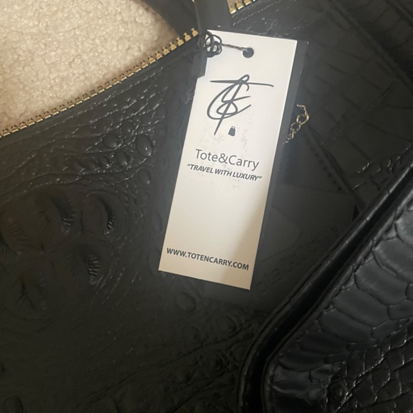 Brand New with tags! Tote&Carry BLACK APOLLO 2 FAUX CROCODILE SKIN DUFFLE BAG XL - Picture 2 of 5